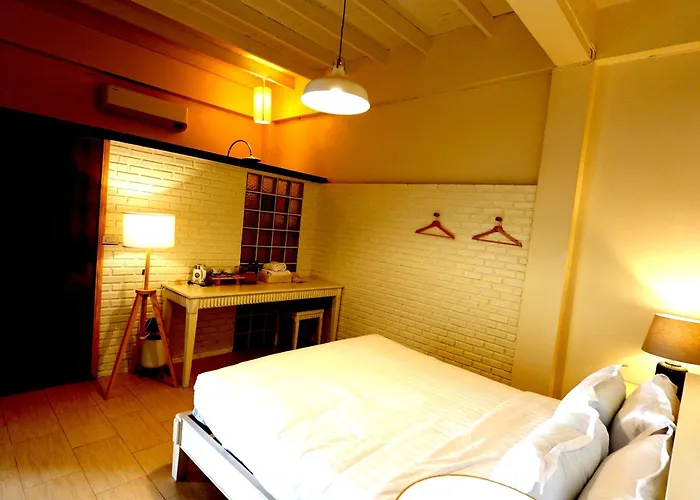 To The Moon Guesthouse