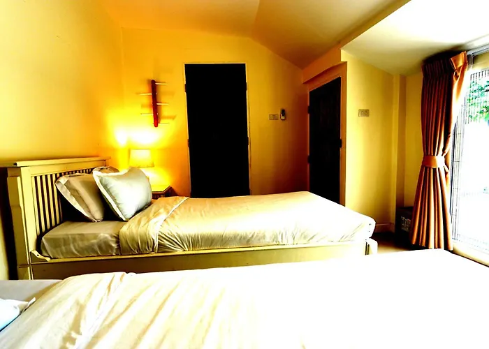 To The Moon Guesthouse